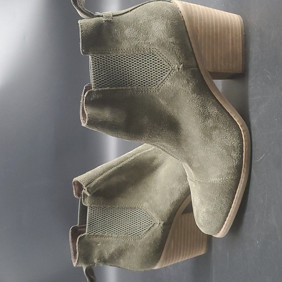 Green Western Ankle Boots Everly Suede Slip-on Shoes Ortholite 9.5 - Picture 15 of 16